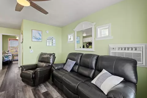 Living - 20945 Keaton Beach Dr, Perry, FL 32348 photo 6 of 7