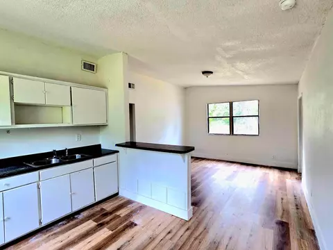 Other - 906 N Veterans Dr, Perry, FL 32347 photo 1 of 9