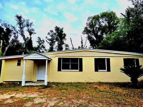 Exterior - 906 N Veterans Dr, Perry, FL 32347 photo 2 of 6