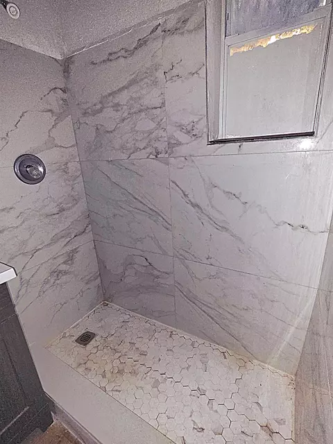 Bath - 906 N Veterans Dr, Perry, FL 32347 photo 4 of 4