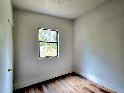 Bedroom - 906 N Veterans Dr, Perry, FL 32347 photo 4 of 5