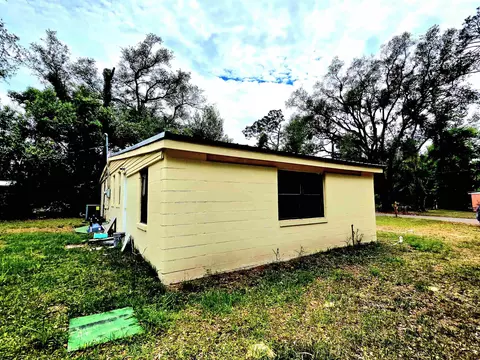 Exterior - 906 N Veterans Dr, Perry, FL 32347 photo 5 of 6