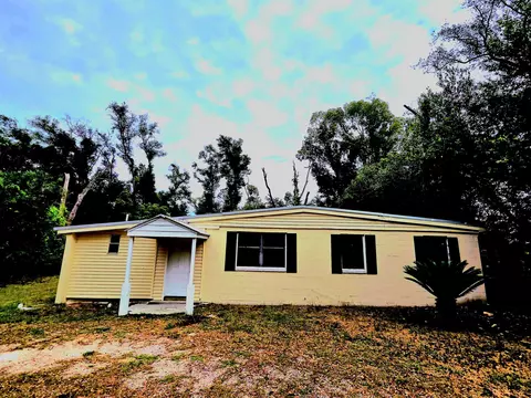 Exterior - 906 N Veterans Dr, Perry, FL 32347 photo 3 of 6