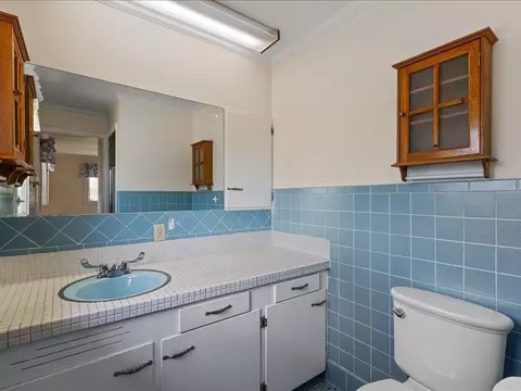 Bath - 103 Crest Dr, Perry, FL 32348 photo 2 of 4