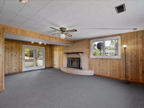 Living - 103 Crest Dr, Perry, FL 32348 photo 2 of 7