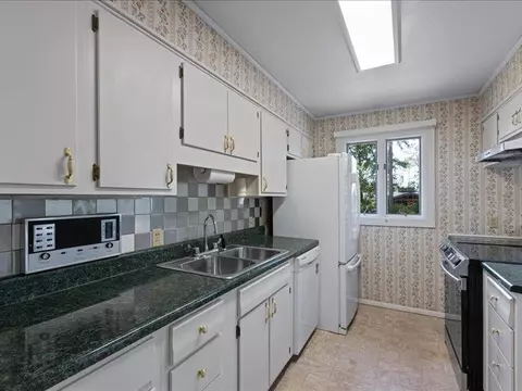 Kitchen - 103 Crest Dr, Perry, FL 32348 photo 2 of 3