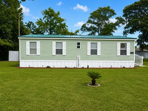17483 Guilford Ct, Blountstown, FL 32424