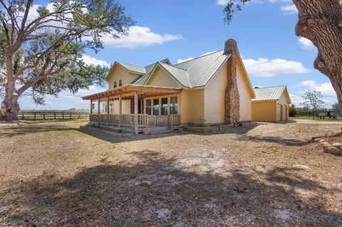 Exterior - 15270 Beach Rd, Perry, FL 32348 photo 6 of 18