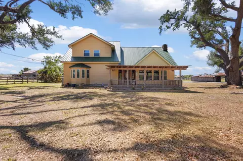 Exterior - 15270 Beach Rd, Perry, FL 32348 photo 2 of 18