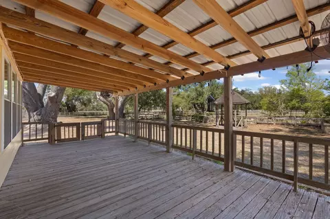 Exterior - 15270 Beach Rd, Perry, FL 32348 photo 4 of 18