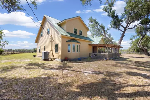Exterior - 15270 Beach Rd, Perry, FL 32348 photo 5 of 18
