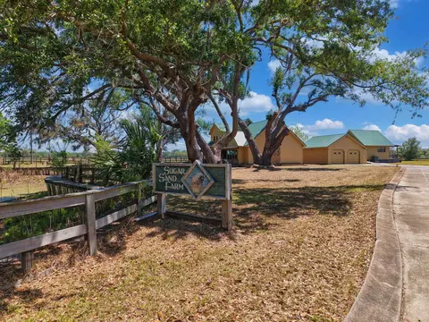Exterior - 15270 Beach Rd, Perry, FL 32348 photo 11 of 18