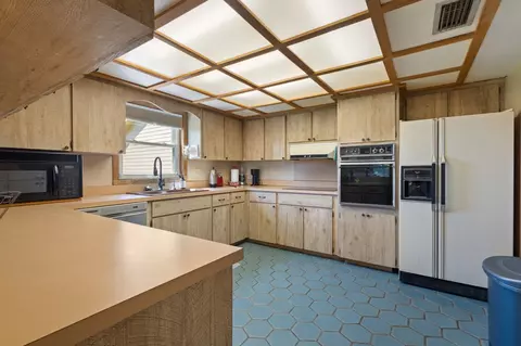 Kitchen - 15270 Beach Rd, Perry, FL 32348 photo 2 of 4