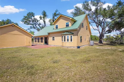 Exterior - 15270 Beach Rd, Perry, FL 32348 photo 7 of 18