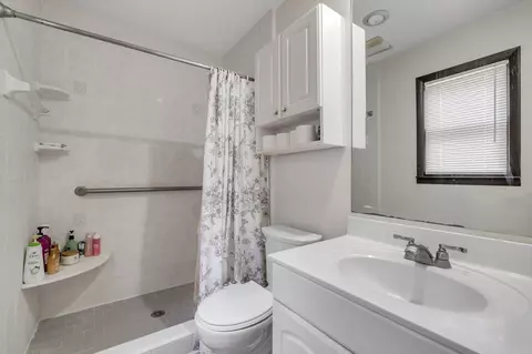 Bath - 406 Robin Road Rd, Monticello, FL 32344 photo 1 of 2