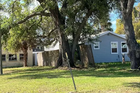 205 NW 2nd Ave, Largo, FL 33770 photo 2