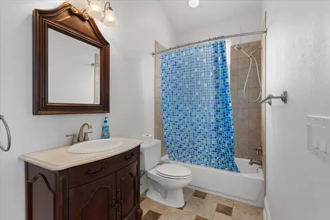 Bath - 1259 NE Rivers Bend Way, Steinhatchee, FL 32359 photo 3 of 4