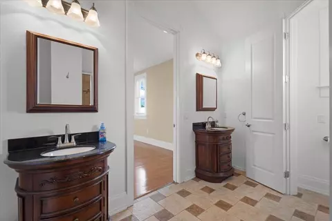 Bath - 1259 NE Rivers Bend Way, Steinhatchee, FL 32359 photo 2 of 4