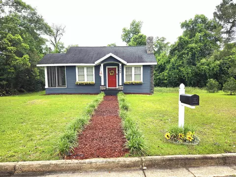 2955 Sylvia Dr, Marianna, FL 32446