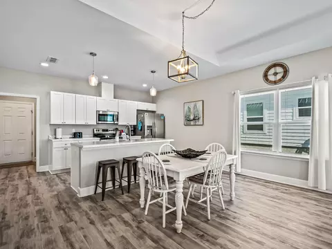 Dining - 215 Ante Beppum Loop, Carrabelle, FL 32322 photo 1 of 5