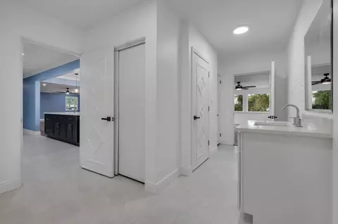 Entry Way - 1441 E Jefferson St, Quincy, FL 32351 photo 2 of 5
