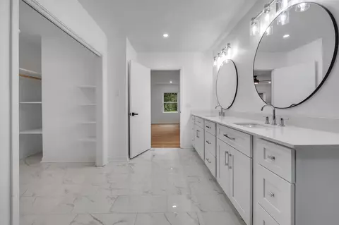 Bath - 1441 E Jefferson St, Quincy, FL 32351 photo 3 of 4