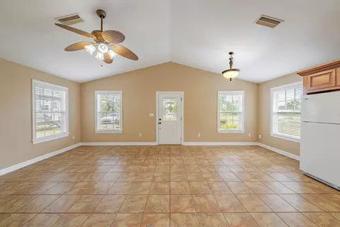 Living - 196 Leslie Ln, Perry, FL 32348 photo 2 of 4