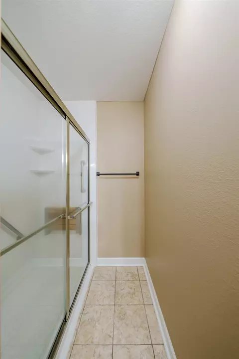 Bath - 196 Leslie Ln, Perry, FL 32348 photo 8 of 9