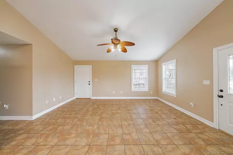 Living - 196 Leslie Ln, Perry, FL 32348 photo 4 of 4