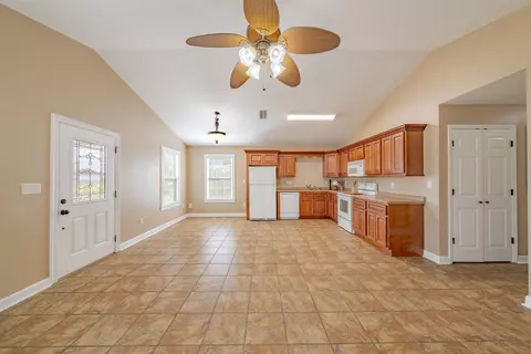 Living - 196 Leslie Ln, Perry, FL 32348 photo 1 of 4