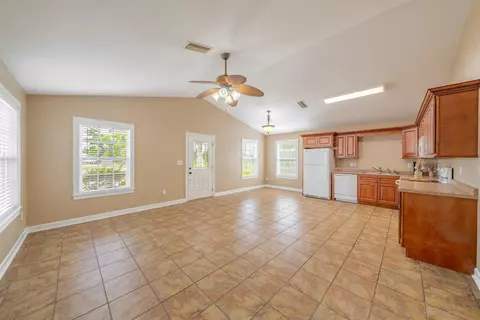 Living - 196 Leslie Ln, Perry, FL 32348 photo 3 of 4
