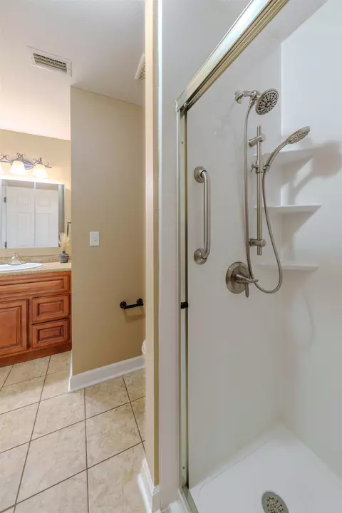 Bath - 196 Leslie Ln, Perry, FL 32348 photo 7 of 9