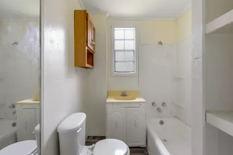 Bath - 603 W Julia St, Perry, FL 32347 photo 1 of 2