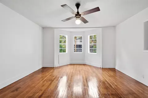 Living - 603 W Julia St, Perry, FL 32347 photo 2 of 4