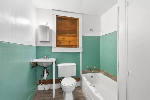 Bath - 603 W Julia St, Perry, FL 32347 photo 2 of 2