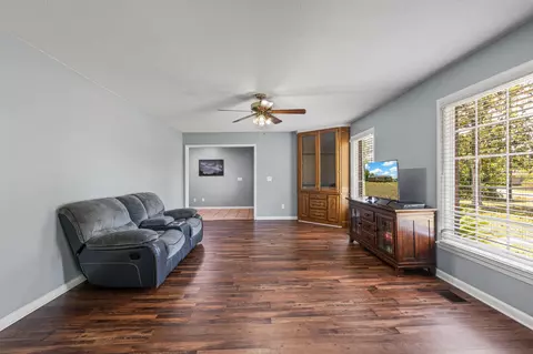 Living - 404 Glenridge Rd, Perry, FL 32348 photo 2 of 4