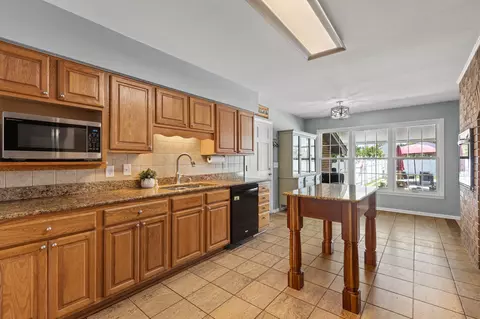 Kitchen - 404 Glenridge Rd, Perry, FL 32348 photo 4 of 5