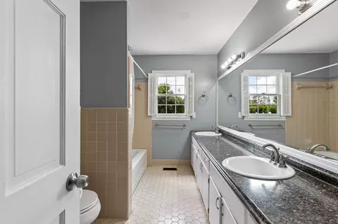 Bath - 404 Glenridge Rd, Perry, FL 32348 photo 3 of 6