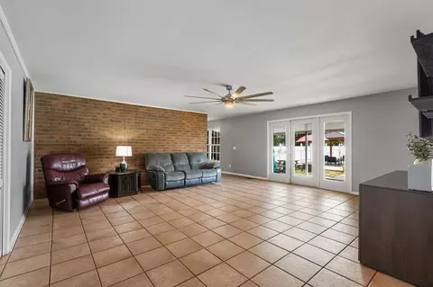 Living - 404 Glenridge Rd, Perry, FL 32348 photo 3 of 4