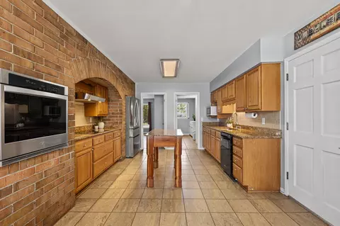 Kitchen - 404 Glenridge Rd, Perry, FL 32348 photo 2 of 5