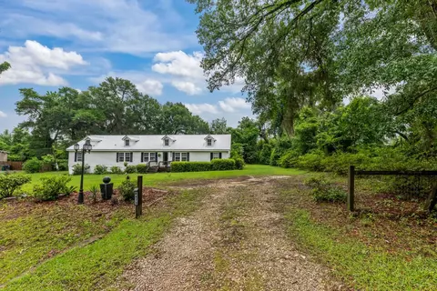8473 Manor Dr, Tallahassee, FL 32303