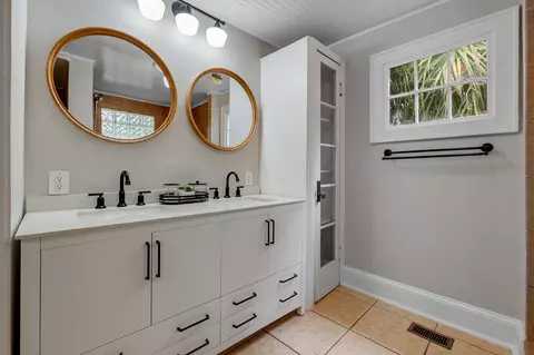 Bath - 809 E 6th Ave, Tallahassee, FL 32303 photo 2 of 4