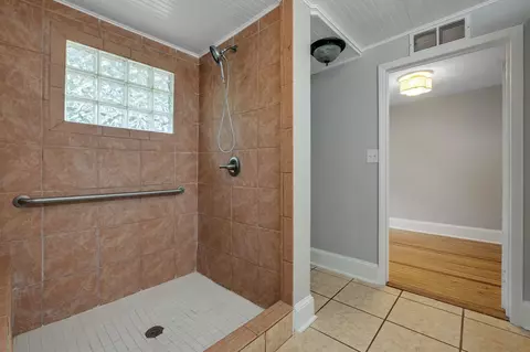 Bath - 809 E 6th Ave, Tallahassee, FL 32303 photo 3 of 4