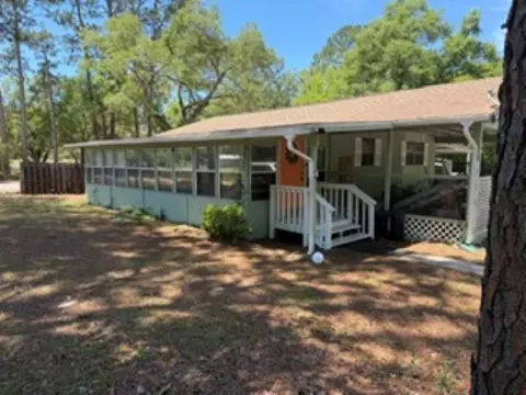 64 Westview St, Panacea, FL 32346