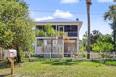 323 Bradford St, Saint George Island, FL 32328