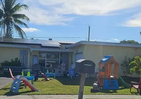 9470 NW 24th St, Sunrise, FL 33322