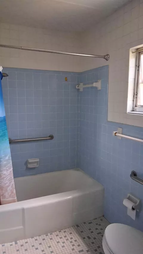 Bath - 507 Plantation Rd, Perry, FL 32348 photo 1 of 5