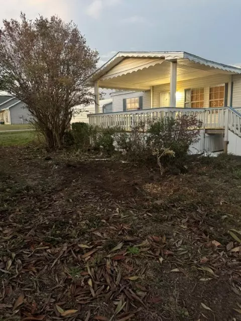 2128 Shadow Bay Dr, Grand Ridge, FL 32442