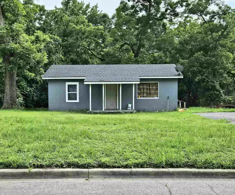 525 Love St, Pelham, GA 31779