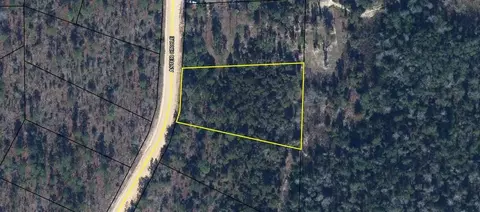 911 Aster Cir, Marianna, FL 32446